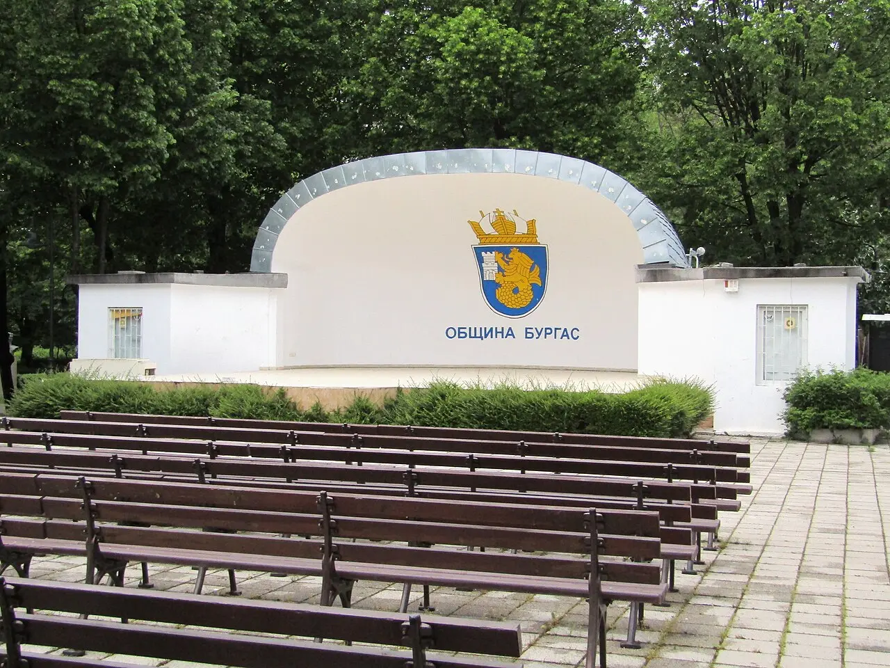 Open-air stage in Burgas Sea Garden with seating facing the performance area