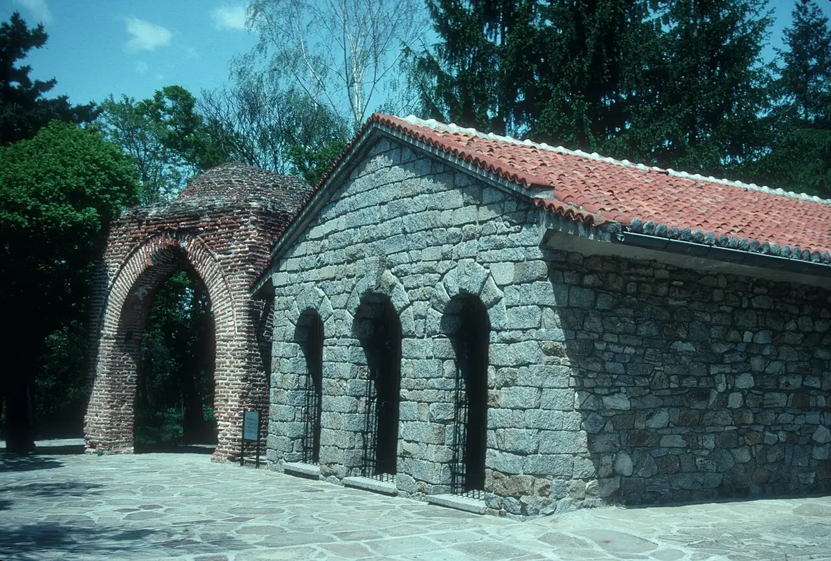 Protective building and mound of the Thracian Tomb of Kazanlak in Tyulbeto park