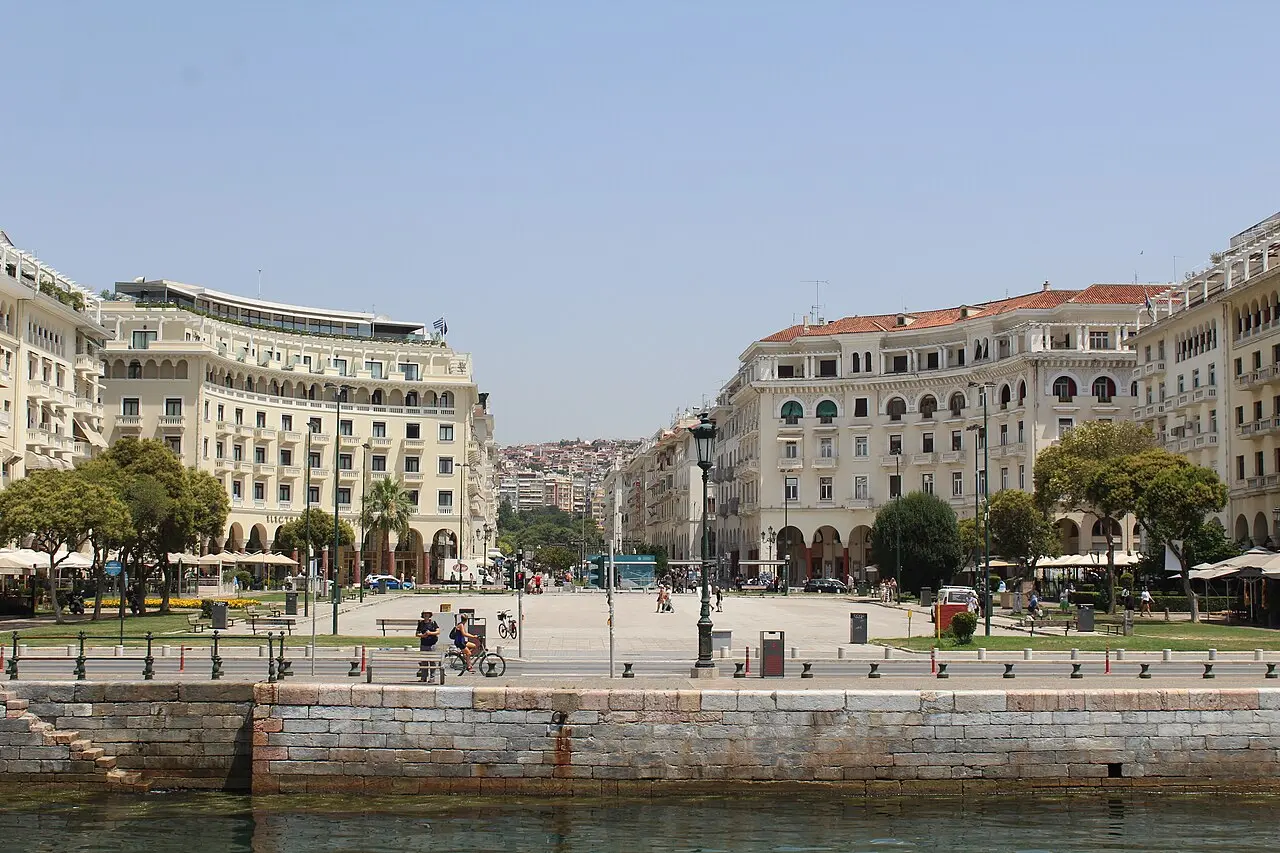 Aristotelous Square in Thessaloniki, a wide open plaza lined with early 20th-century buildings leading down to the waterfront