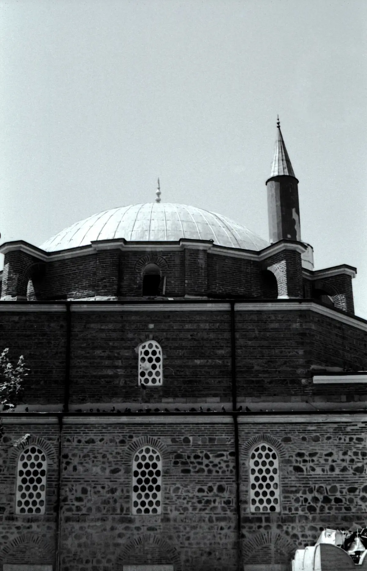 The dome and minaret of Banya Bashi Mosque against a blue Sofia sky